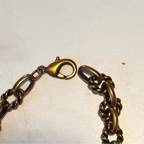 Fancy Link Chain
Antique Gold Finish
Bracelet With Double G
Motif 7” - Picture 11 of 11